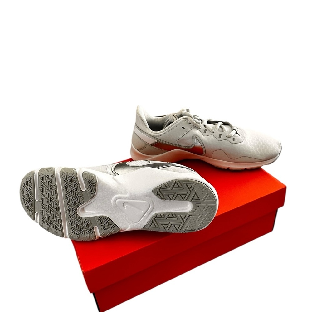 NIB W NIKE LEGEND ESSENTIAL 2 - Picture 7 of 7